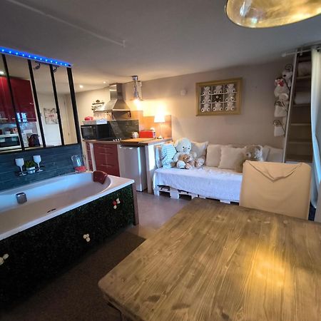 Love-Room Discret 40 M2 Bormes Les Mimosas Village Avec Terrasse Buitenkant foto