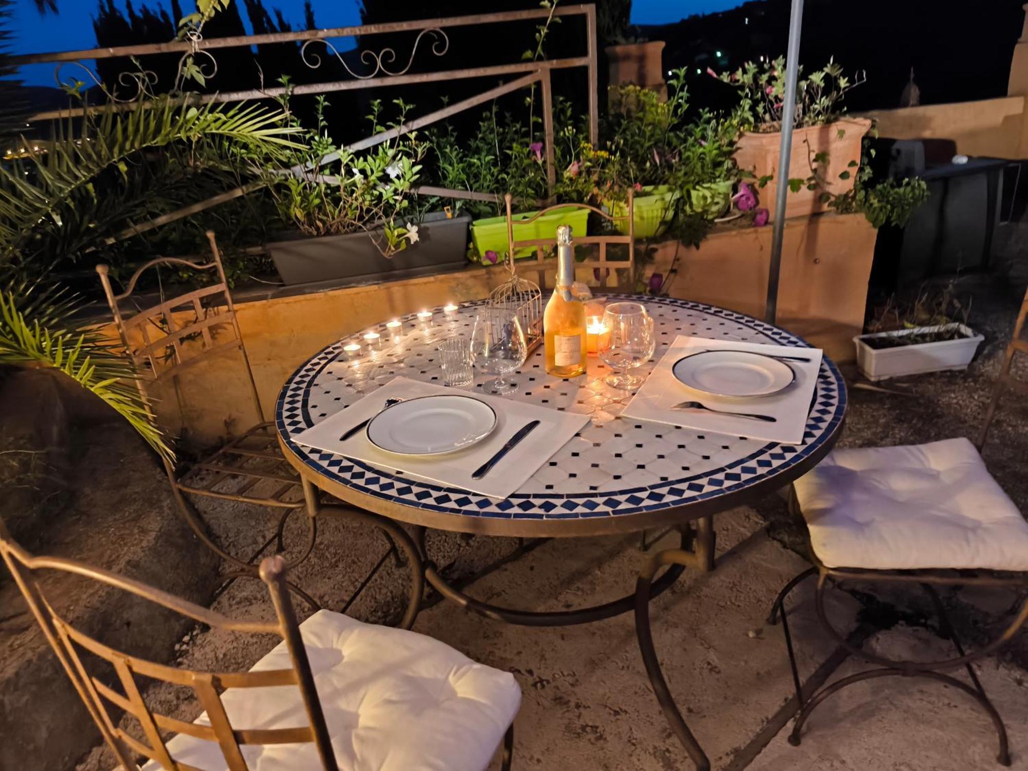Love-Room Discret 40 M2 Bormes Les Mimosas Village Avec Terrasse Buitenkant foto