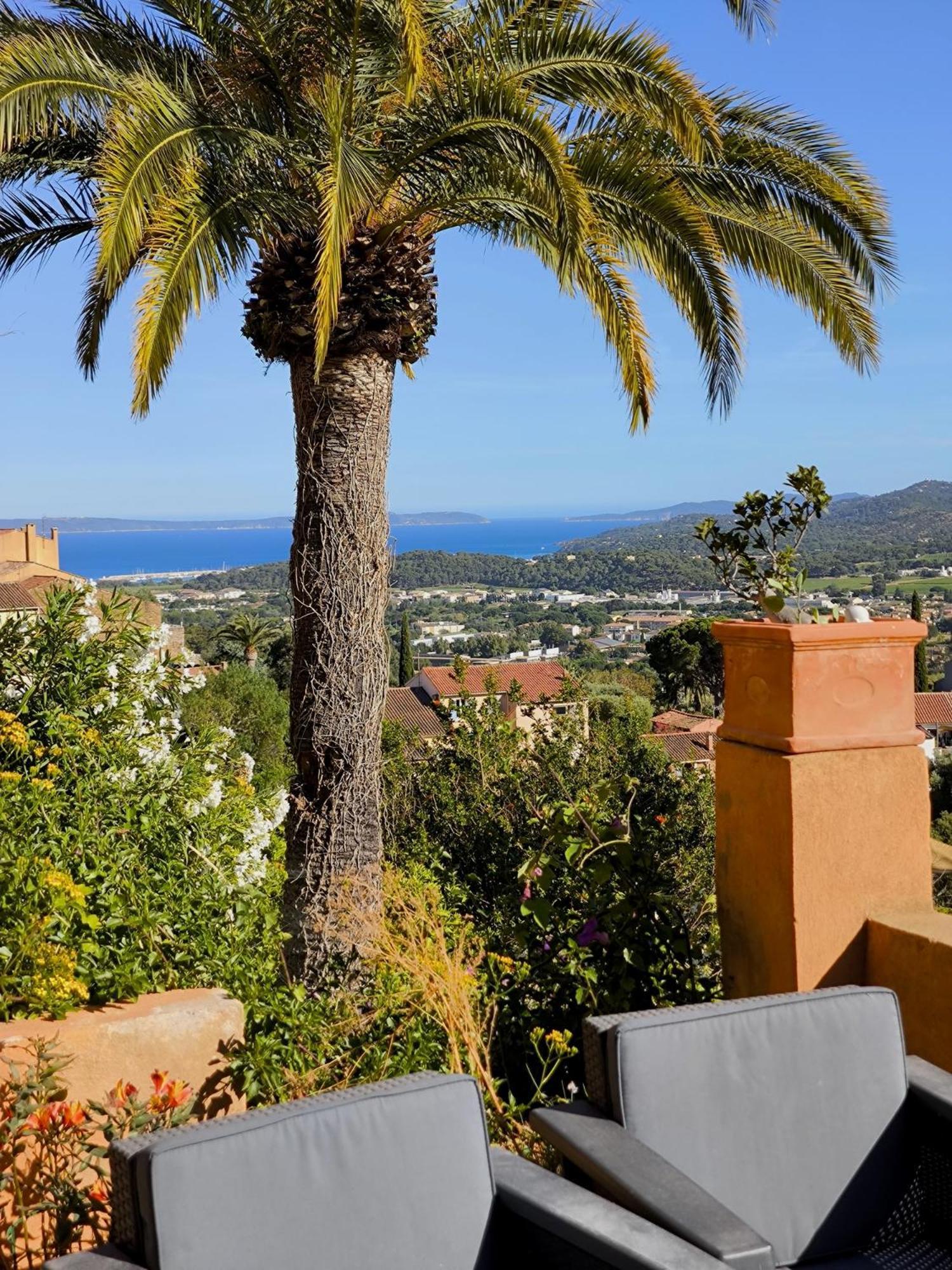 Love-Room Discret 40 M2 Bormes Les Mimosas Village Avec Terrasse Buitenkant foto