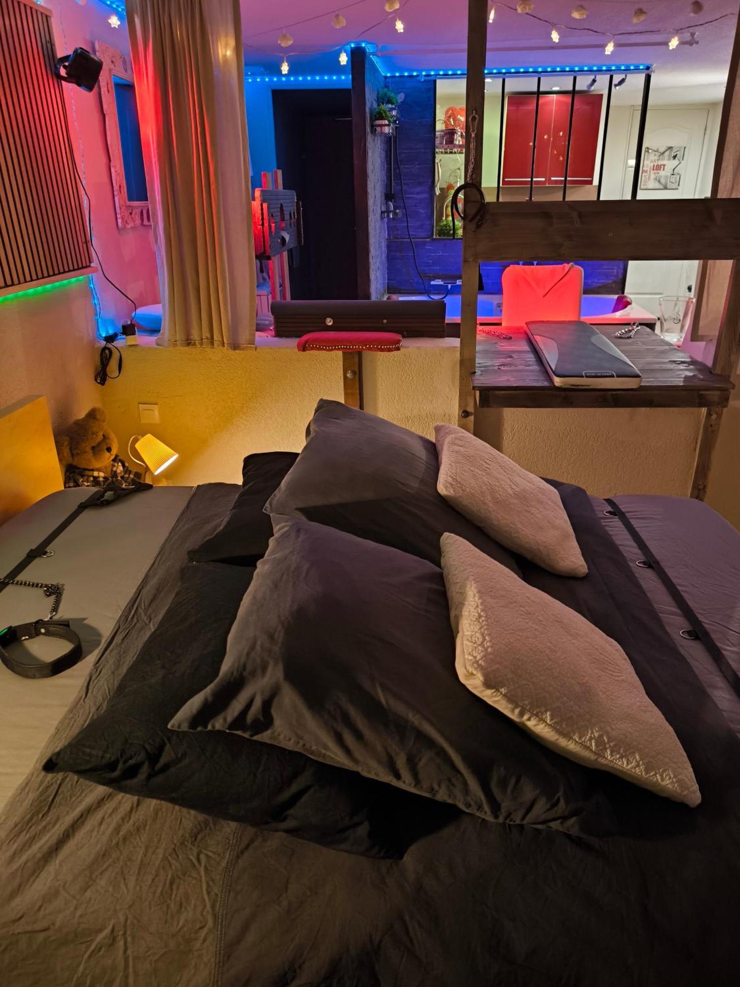 Love-Room Discret 40 M2 Bormes Les Mimosas Village Avec Terrasse Buitenkant foto