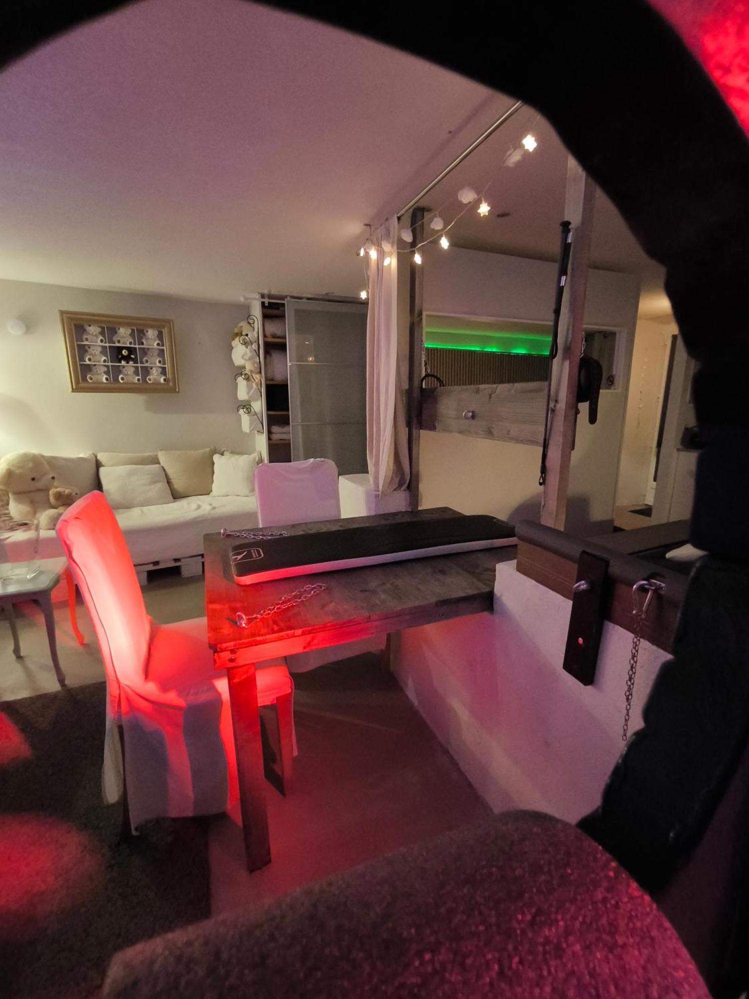 Love-Room Discret 40 M2 Bormes Les Mimosas Village Avec Terrasse Buitenkant foto