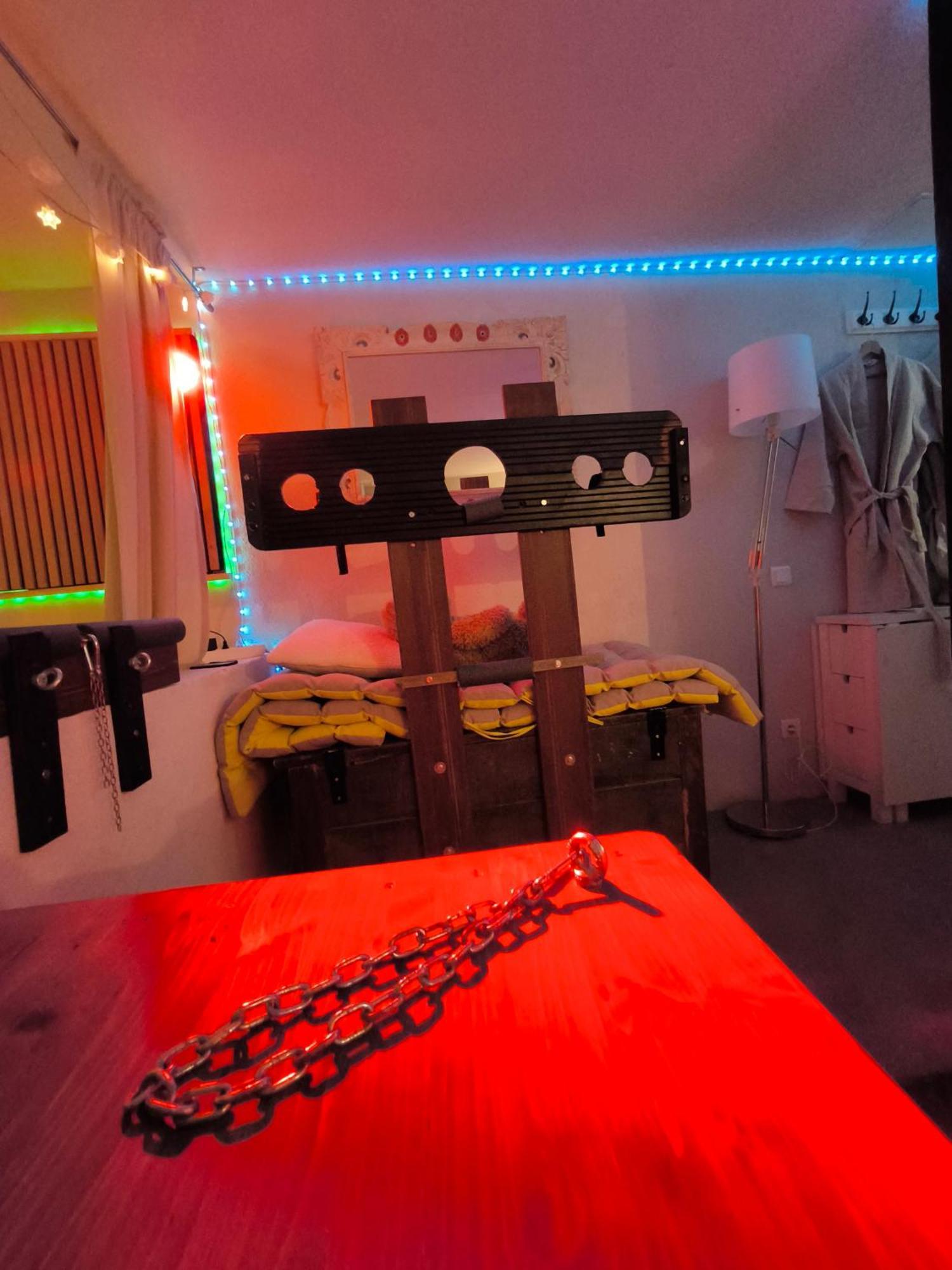 Love-Room Discret 40 M2 Bormes Les Mimosas Village Avec Terrasse Buitenkant foto