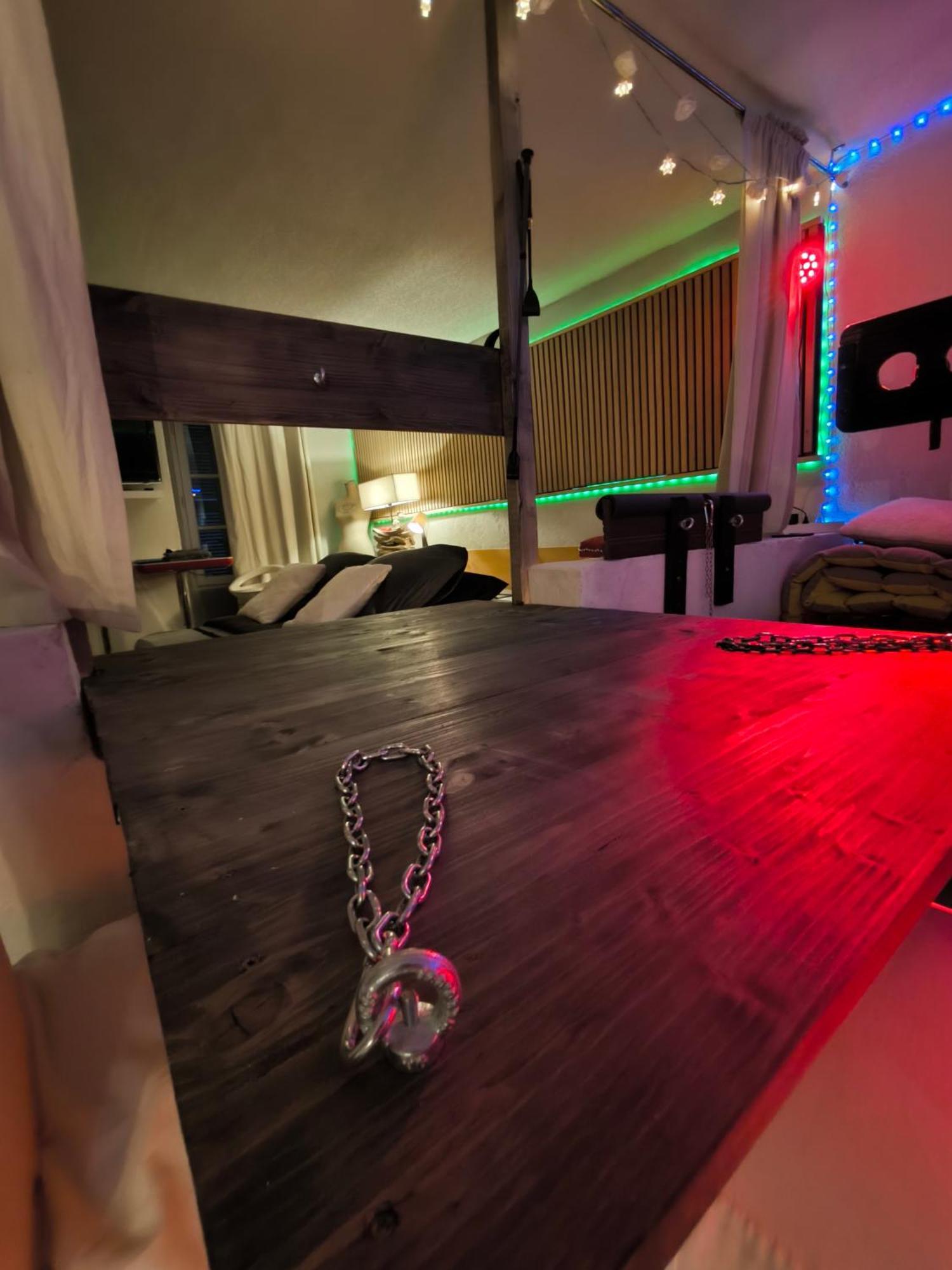 Love-Room Discret 40 M2 Bormes Les Mimosas Village Avec Terrasse Buitenkant foto
