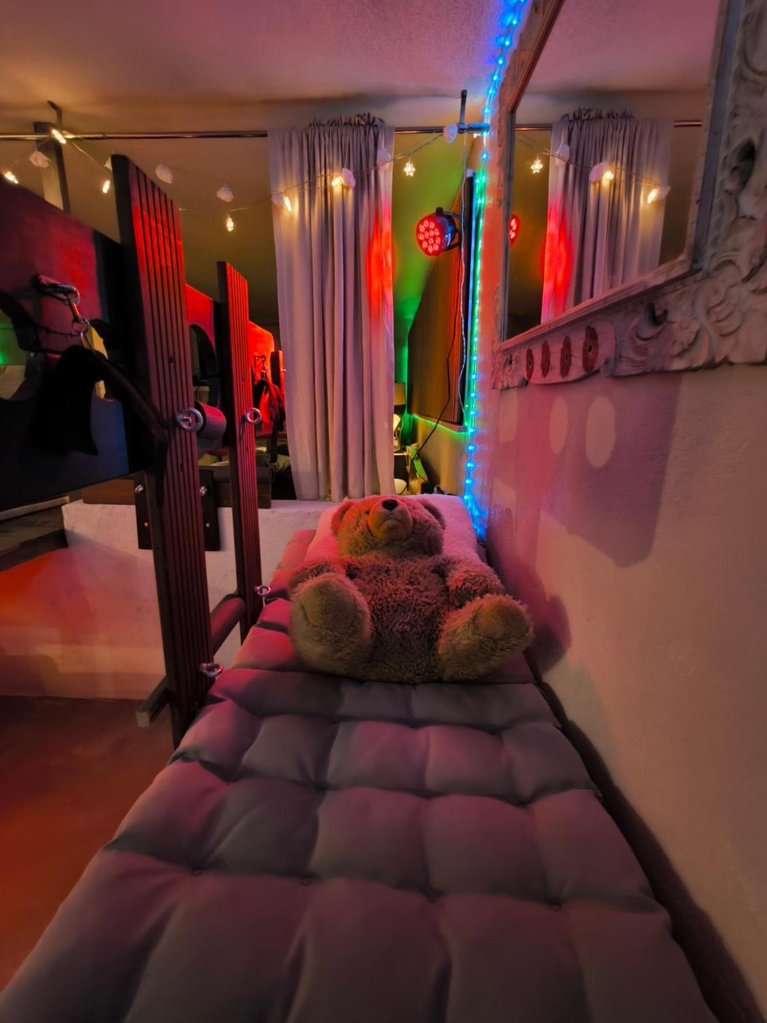 Love-Room Discret 40 M2 Bormes Les Mimosas Village Avec Terrasse Buitenkant foto