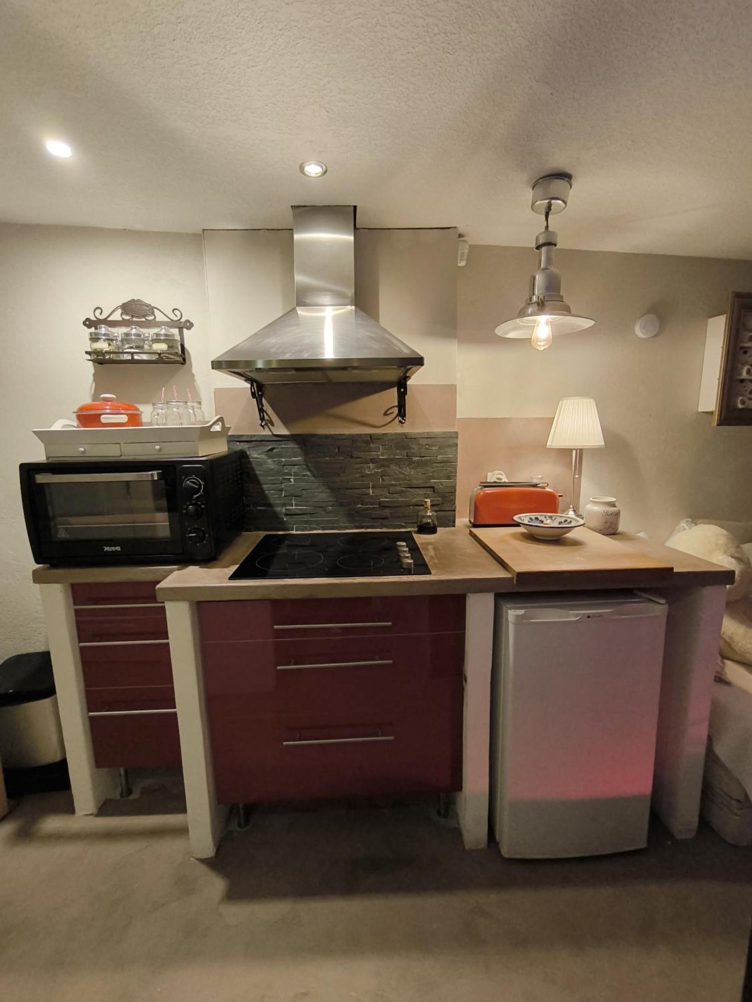 Love-Room Discret 40 M2 Bormes Les Mimosas Village Avec Terrasse Buitenkant foto