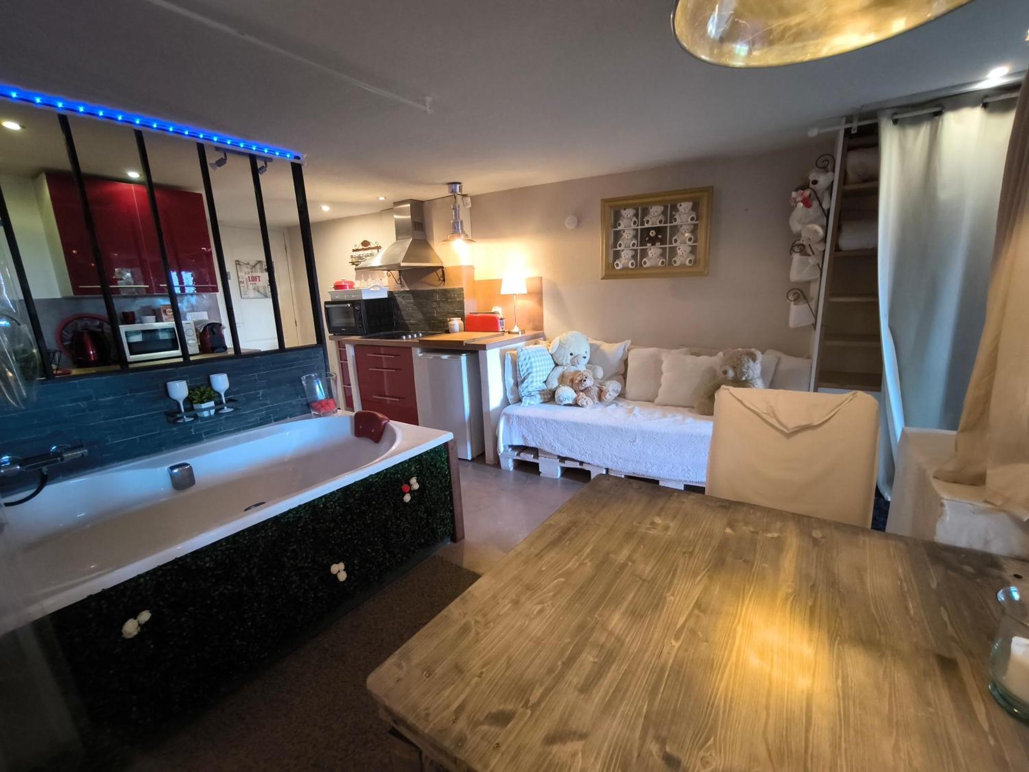 Love-Room Discret 40 M2 Bormes Les Mimosas Village Avec Terrasse Buitenkant foto